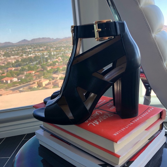 Michael Kors Sandals - Picture 3 of 8